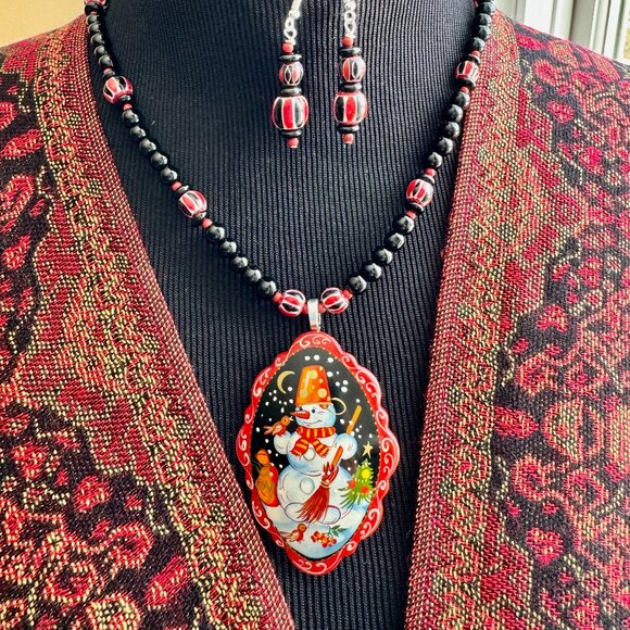 Hand-painted snowman on Russian black Lacquer made into a necklace. Seasonal Fun - Picture 8 of 12